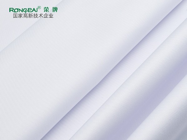 829#上海白 新型聚酯纤维精密纺双面卡医护面料